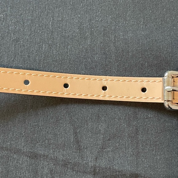 Louis Vuitton/ Dune colored strap with silver hardware. - Picture 8 of 12